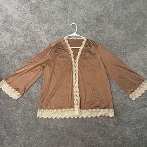 Women’s Size 36 button down shirt Vanity Fair